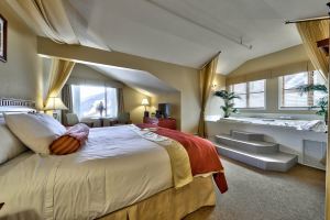 CanadaSunPeaksLodge
