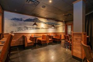 RevelstokeSandmanInn2