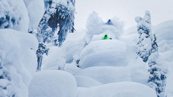CMH_KootenayLodge_pillow_drop