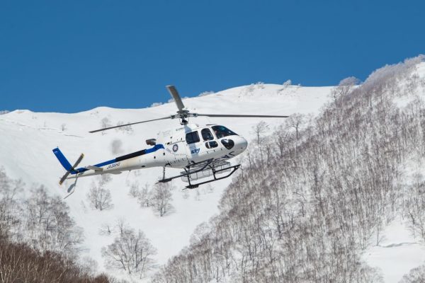 GiaponeHeliNiseko1
