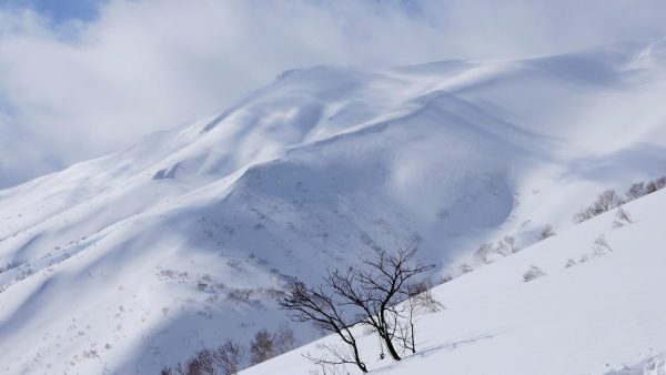GiapponeKaribayama-mountain-range-1030x580