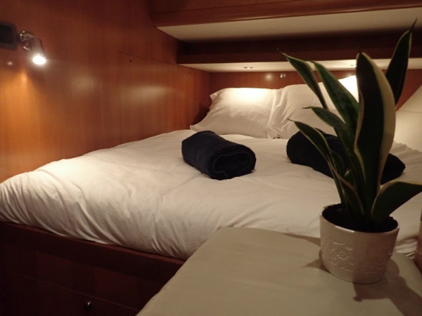 svalbard-artic-sail-&-ski-cabin