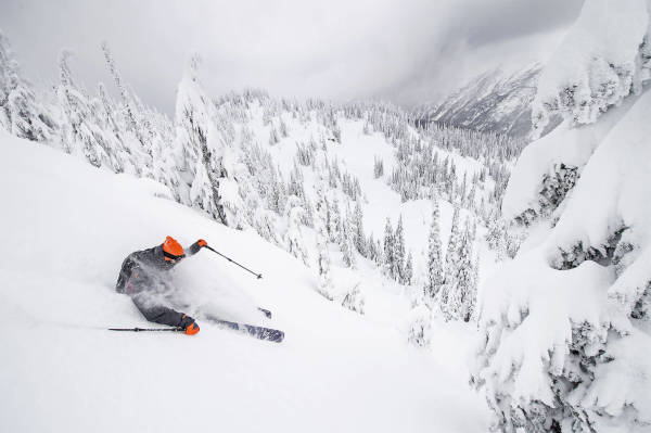 mustang_powder_steep-chutes-skier-sm