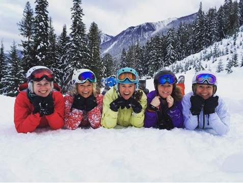 img_element_66_girl-powder-cmh-heliski-per-le-donne